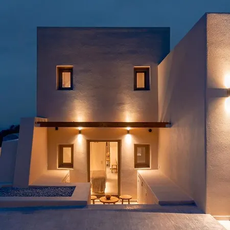 Living Moments Fira (Santorini)