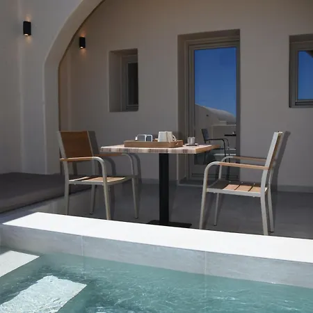 Living Moments Fira (Santorini)