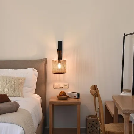 Living Moments Fira (Santorini)